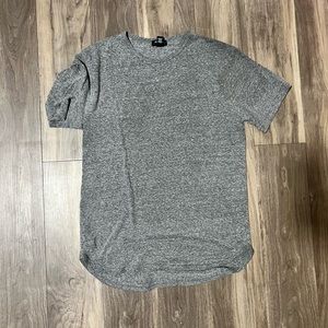 Forever 21 Men’s Long Tee. Size Small.